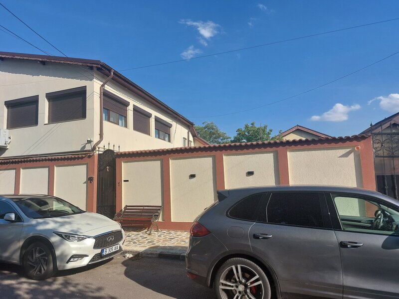 Dobroesti, Cora Pantelimon, casa individuala P+1, curte 650 mp + piscina, lac