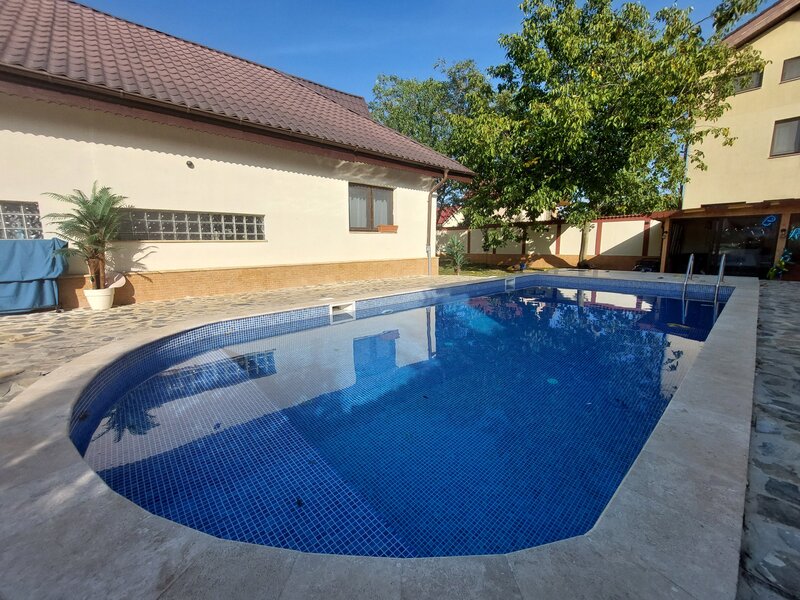 Dobroesti, Cora Pantelimon, casa individuala P+1, curte 650 mp + piscina, lac