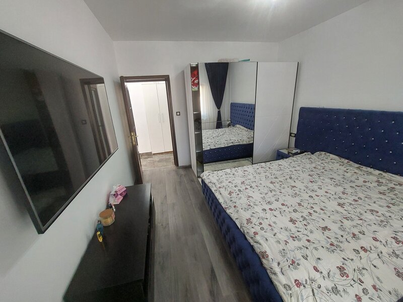 Dobroesti, Cora Pantelimon, casa individuala P+1, curte 650 mp + piscina, lac