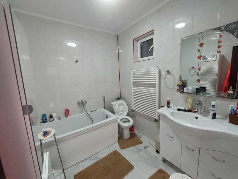 Dobroesti, Cora Pantelimon, casa individuala P+1, curte 650 mp + piscina, lac