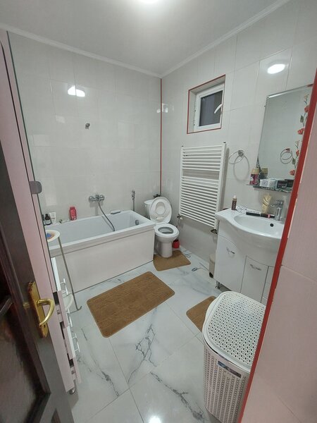 Dobroesti, Cora Pantelimon, casa individuala P+1, curte 650 mp + piscina, lac