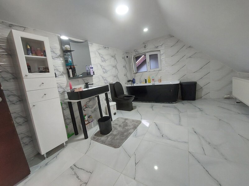 Dobroesti, Cora Pantelimon, casa individuala P+1, curte 650 mp + piscina, lac