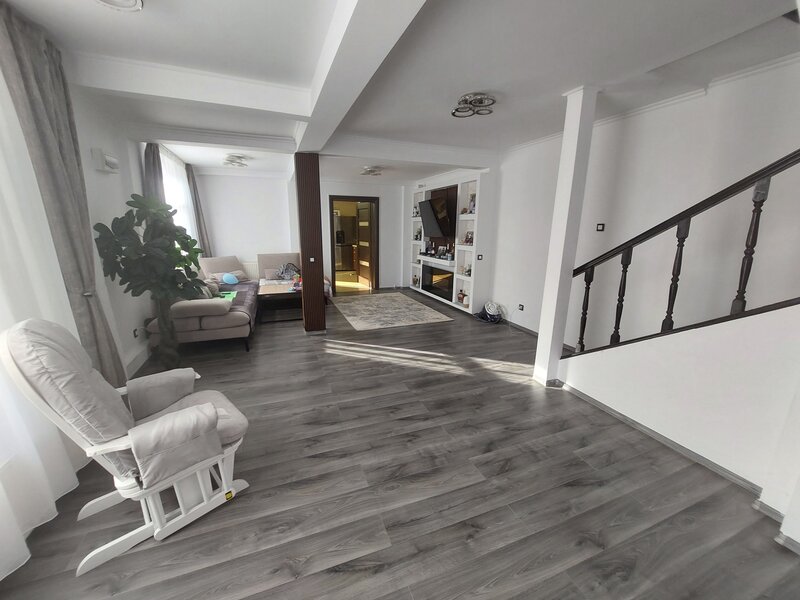 Dobroesti, Cora Pantelimon, casa individuala P+1, curte 650 mp + piscina, lac